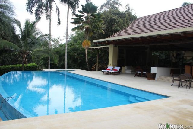 October 12, 2026 long weekend in Colombia: where to rent a finca and what it costs